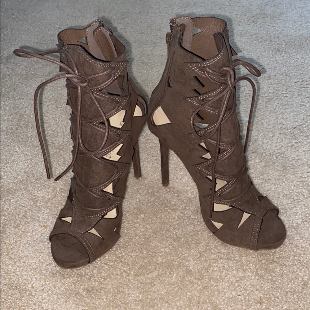 Brand new shoe dazzle heels